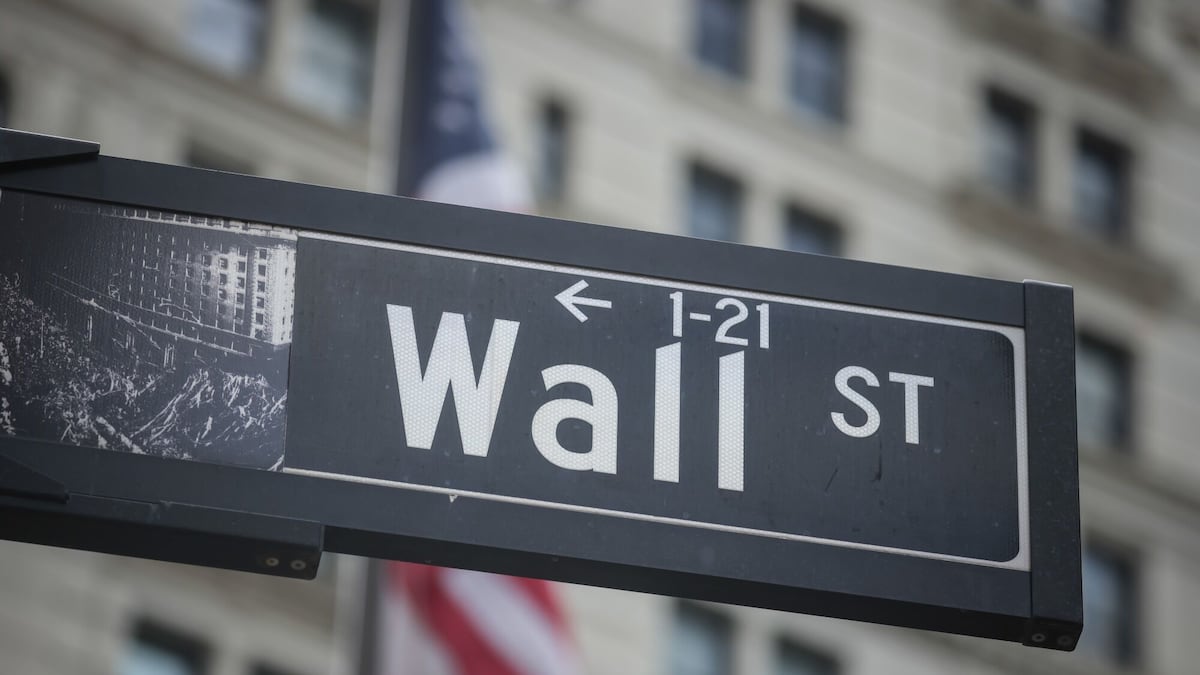 Señalización de Wall Street cerca de la Bolsa de Nueva York (NYSE) en Nueva York, EE.UU., el lunes 31 de agosto de 2026.