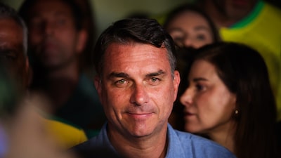 Flávio Bolsonaro recebe apoio do PP e do União Brasil para o segundo turno Flávio Bolsonaro recebe apoio do PP e do União Brasil para o segundo turno