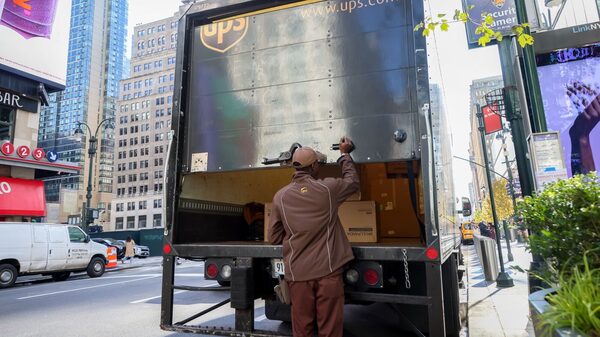 UPS sorprende a Wall Street con fuertes ganancias y 34.000 recortes de empleo UPS sorprende a Wall Street con fuertes ganancias y 34.000 recortes de empleo