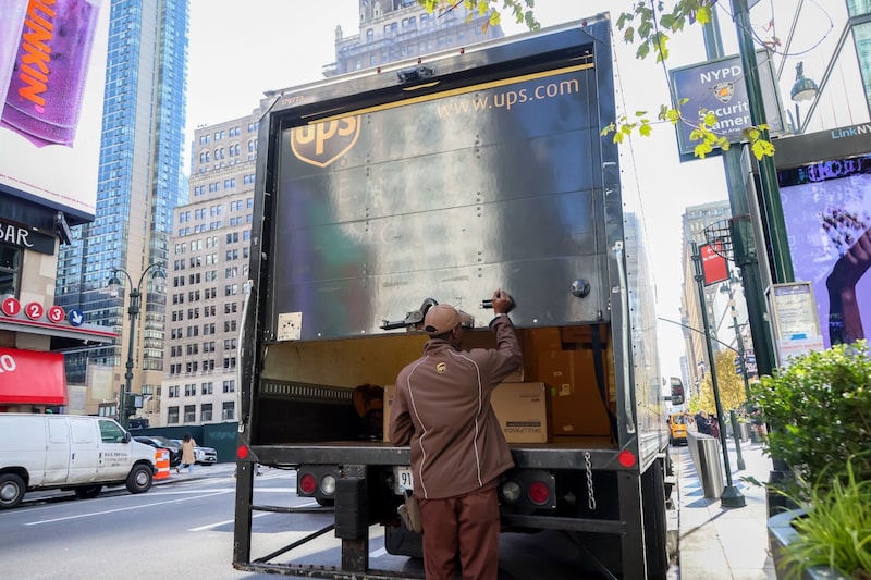 Un trabajador de UPS en Nueva York. Un trabajador de UPS en Nueva York.