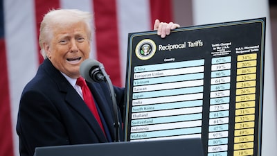 Trump tenta reconstruir barreira tarifária e pode aprofundar danos à economia dos EUA Trump tenta reconstruir barreira tarifária e pode aprofundar danos à economia dos EUA