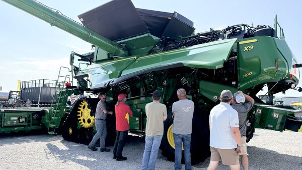 Tratores usados dominam a maior feira agrícola dos Estados Unidos Tratores usados dominam a maior feira agrícola dos Estados Unidos