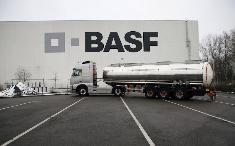 Os cortes reduzirão a força de trabalho da BASF em cerca de 2% até 2024 Os cortes reduzirão a força de trabalho da BASF em cerca de 2% até 2024