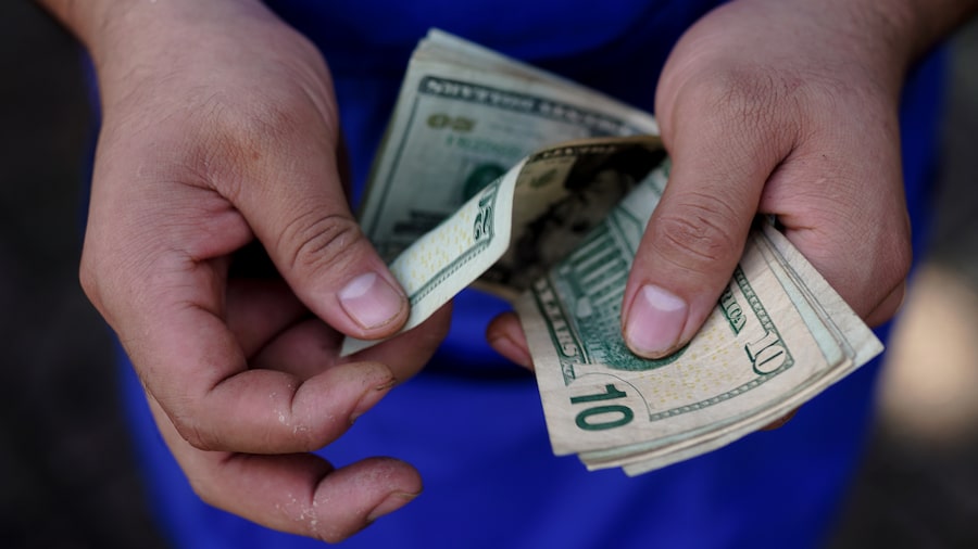 El dólar se encamina a su peor semana desde junio frente a otras divisas El dólar se encamina a su peor semana desde junio frente a otras divisas