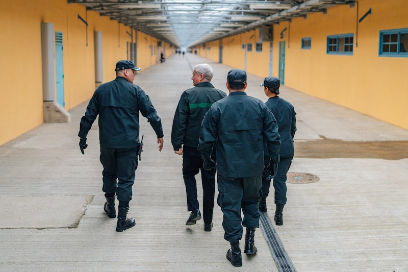 El presidente chileno, José Antonio Kast, recorrió junto a los ministros Claudio Alvarado, Martín Arrau y Fernando Rabat, los módulos de máxima seguridad de la cárcel de Talca, el 13 de agosto de 2026. El presidente chileno, José Antonio Kast, recorrió junto a los ministros Claudio Alvarado, Martín Arrau y Fernando Rabat, los módulos de máxima seguridad de la cárcel de Talca, el 13 de agosto de 2026.