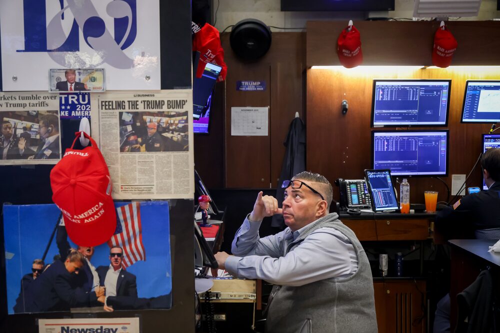 US Stocks Slide As Government Reopens With Data Still Delayed US Stocks Slide As Government Reopens With Data Still Delayed