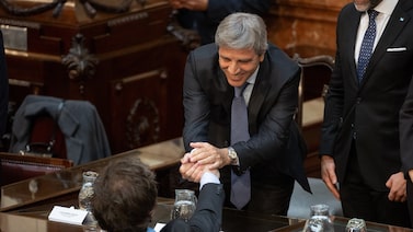 El “vísteme despacio” de Milei con la deuda y el riesgo país: ¿objetivo 340 puntos de Macri? El “vísteme despacio” de Milei con la deuda y el riesgo país: ¿objetivo 340 puntos de Macri?