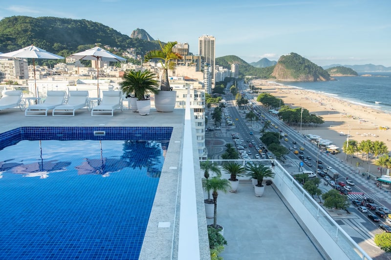 cobertura triplex de luxo com vista 180 graus para a Praia de Copacabana. Essa é a proposta da exclusiva cobertura de aproximadamente 1.050 metros quadrados no icônico Edifício Chopin, ao lado do Copacabana Palace, que colocada à venda por R$ 35 milhões. cobertura triplex de luxo com vista 180 graus para a Praia de Copacabana. Essa é a proposta da exclusiva cobertura de aproximadamente 1.050 metros quadrados no icônico Edifício Chopin, ao lado do Copacabana Palace, que colocada à venda por R$ 35 milhões.