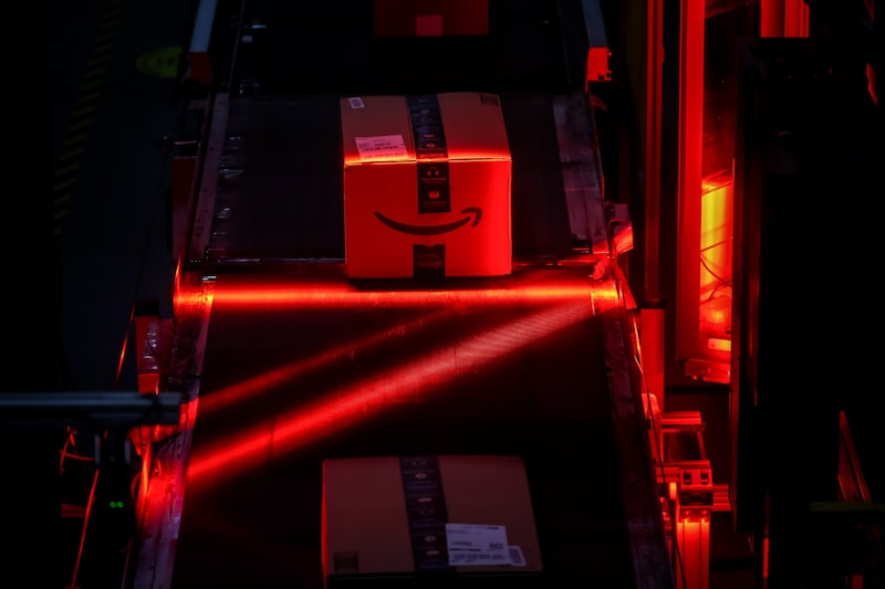 Los artículos enviados por Amazon en nombre de comerciantes que venden en sus propios sitios o en otros minoristas llevarán el recargo a partir del 2 de mayo. Los artículos enviados por Amazon en nombre de comerciantes que venden en sus propios sitios o en otros minoristas llevarán el recargo a partir del 2 de mayo.