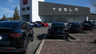 Tesla cae 21% en 2026, pero Wall Street reduce sus recomendaciones de venta Tesla cae 21% en 2026, pero Wall Street reduce sus recomendaciones de venta