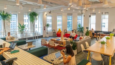 WeWork fecha acordo com SoftBank e assegura mais de US$ 1 bilhão em capital WeWork fecha acordo com SoftBank e assegura mais de US$ 1 bilhão em capital