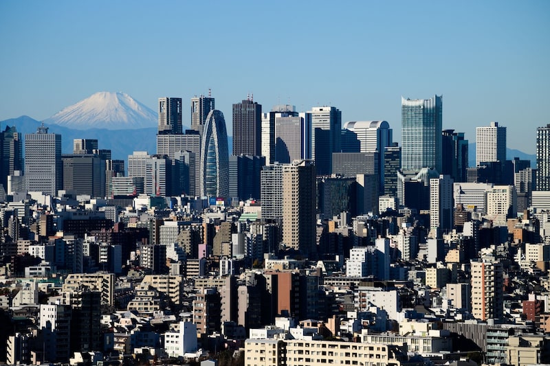 El monte Fuji y el horizonte de Shinjuku vistos desde una plataforma de observación en Tokio, Japón, el martes 26 de diciembre de 2023. El monte Fuji y el horizonte de Shinjuku vistos desde una plataforma de observación en Tokio, Japón, el martes 26 de diciembre de 2023.