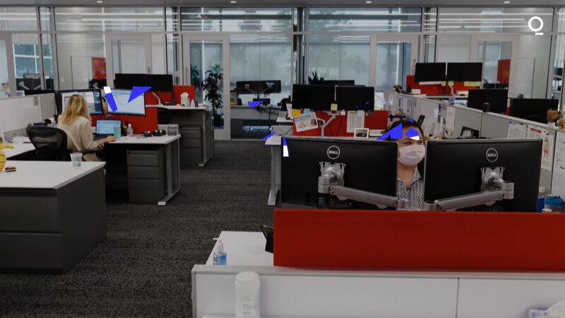 Mujeres laborando en oficinas. Mujeres laborando en oficinas.