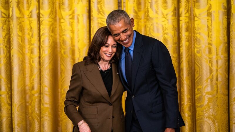 Harris, de 59 años, se uniría a Obama, de 62, como los dos únicos candidatos presidenciales negros de la historia. Harris, de 59 años, se uniría a Obama, de 62, como los dos únicos candidatos presidenciales negros de la historia.