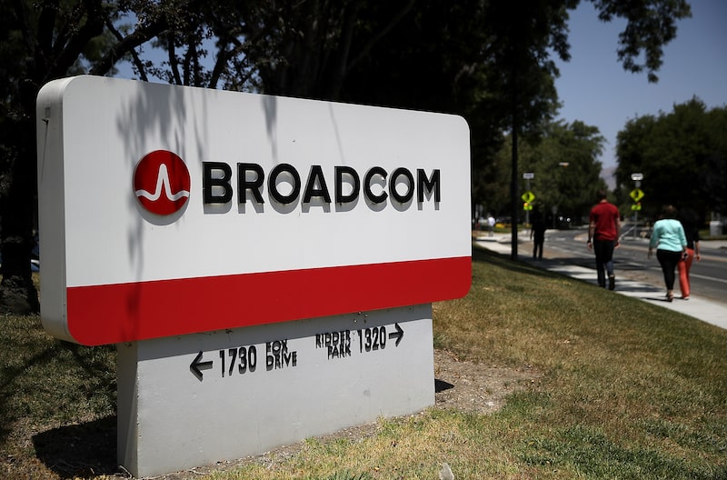 Broadcom recibe una reacción tibia pese a su optimista pronóstico y recompra de acciones Broadcom recibe una reacción tibia pese a su optimista pronóstico y recompra de acciones