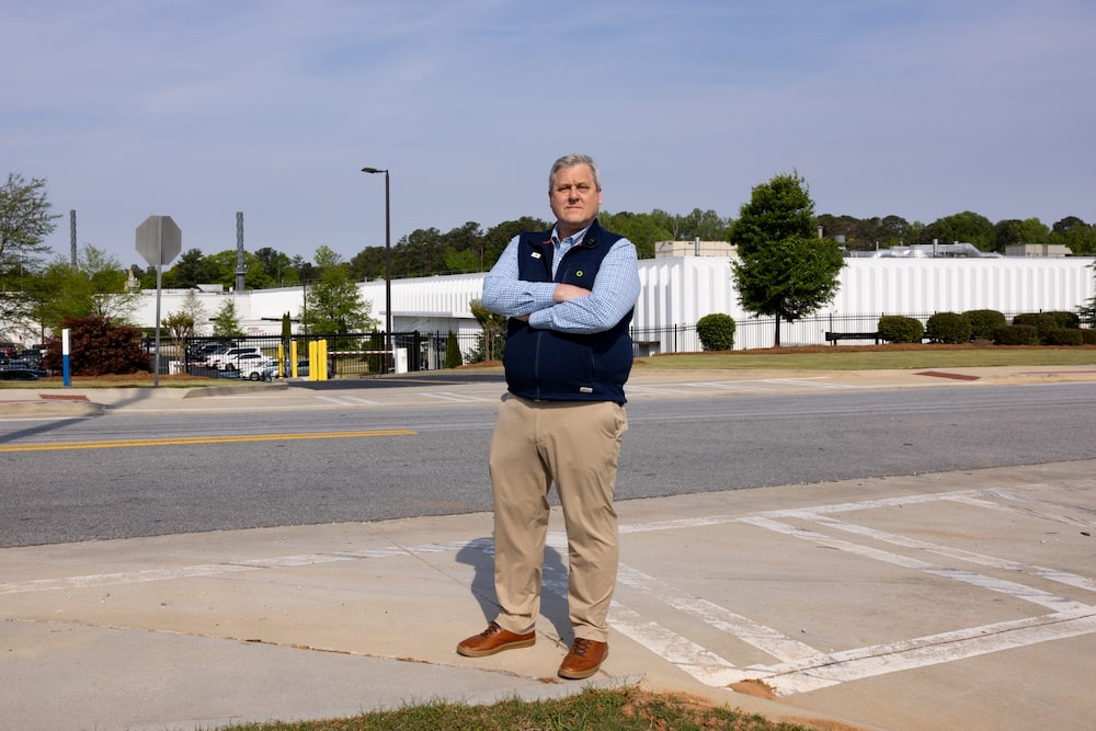 Maurice Carter, presidente de Sustainable Newton, frente a la planta de Becton, Dickinson en Covington. Fotógrafo: Kendrick Brinson/Bloomberg. Maurice Carter, presidente de Sustainable Newton, frente a la planta de Becton, Dickinson en Covington. Fotógrafo: Kendrick Brinson/Bloomberg.