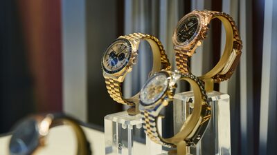 Fim da crise? Corte de tarifas impulsiona aposta de retomada entre relojoeiros suíços Fim da crise? Corte de tarifas impulsiona aposta de retomada entre relojoeiros suíços