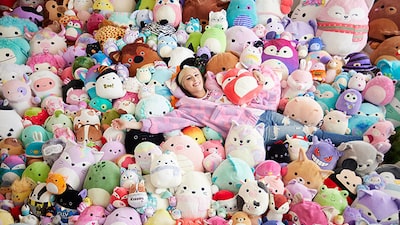 Squishmallows, el juguete que conquistó a Warren Buffett, impulsa el segmento de peluches en México Squishmallows, el juguete que conquistó a Warren Buffett, impulsa el segmento de peluches en México