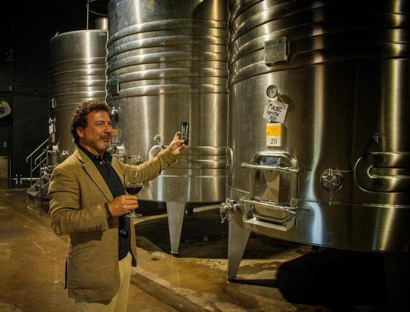 De planilhas a barricas: CEO do IOB lidera avanço de vinícola de US$ 20 mi na Argentina De planilhas a barricas: CEO do IOB lidera avanço de vinícola de US$ 20 mi na Argentina