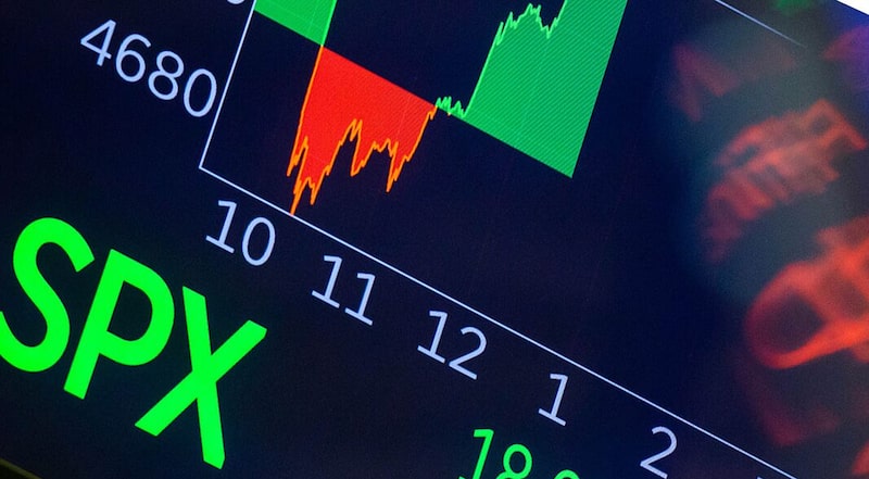 A monitor displays S&P 500 at the New York Stock Exchange. Photographer: Michael Nagle/Bloomberg A monitor displays S&P 500 at the New York Stock Exchange. Photographer: Michael Nagle/Bloomberg
