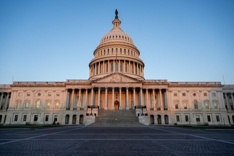 Un cierre la próxima semana sería probablemente más grave que la mayoría. Sería el primero desde la administración Obama que se iniciara en un año, trimestre o mes fiscal. Un cierre la próxima semana sería probablemente más grave que la mayoría. Sería el primero desde la administración Obama que se iniciara en un año, trimestre o mes fiscal.