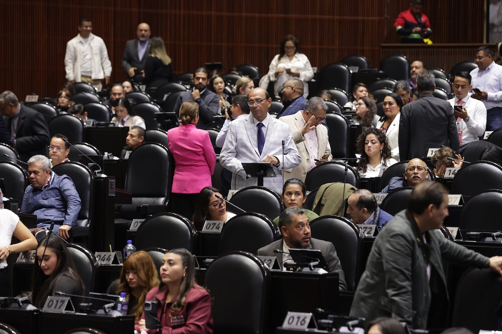 Pleno de la Cámara de Diputados durante la discusión de la Ley de Derechos 2027, el martes 13 de octubre de 2026, Ciudad de México. Pleno de la Cámara de Diputados durante la discusión de la Ley de Derechos 2027, el martes 13 de octubre de 2026, Ciudad de México.
