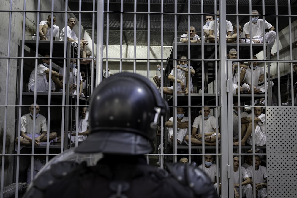 Accused Gang Members Placed In El Salvador's CECOT Mega Prison Accused Gang Members Placed In El Salvador's CECOT Mega Prison