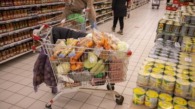 Para fugir da inflação, consumidor compra mais marcas próprias dos supermercados Para fugir da inflação, consumidor compra mais marcas próprias dos supermercados