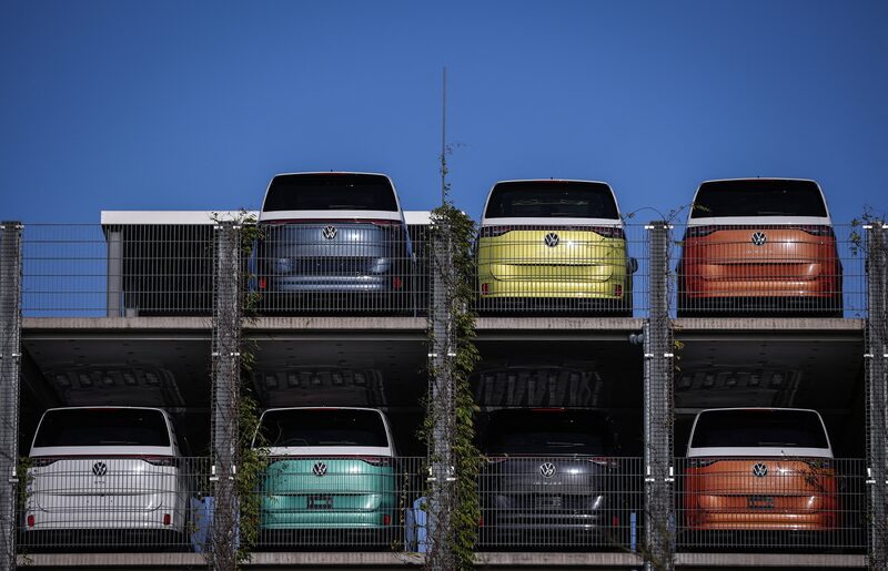 Volkswagen y otros fabricantes de vehículos eléctricos parecen estar beneficiándose de la aversión de los consumidores a Tesla. Volkswagen y otros fabricantes de vehículos eléctricos parecen estar beneficiándose de la aversión de los consumidores a Tesla.