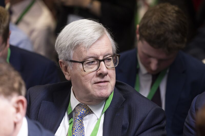 Ex presidente de Tesco John Allan se declara inocente de las acusaciones de mala conducta. Ex presidente de Tesco John Allan se declara inocente de las acusaciones de mala conducta.