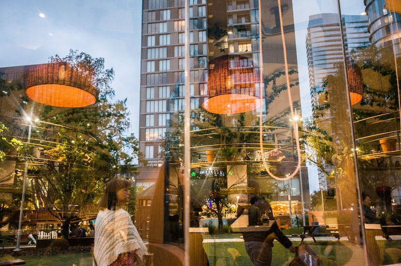 Vista de la cafetería Garden Avenue dentro del complejo residencial de lujo Arboleda en el barrio Del Valle en San Pedro Garza García, Nuevo León, el 8 de abril de 2023. Vista de la cafetería Garden Avenue dentro del complejo residencial de lujo Arboleda en el barrio Del Valle en San Pedro Garza García, Nuevo León, el 8 de abril de 2023.