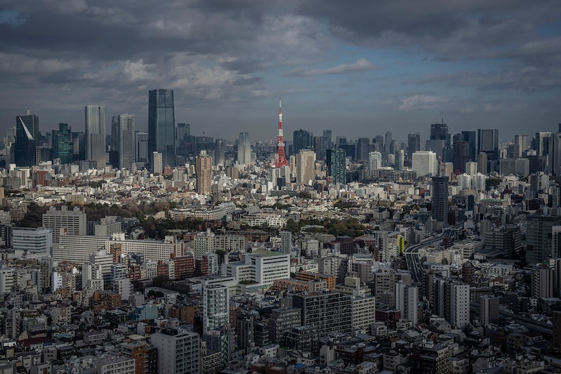 El perfil urbano se ve con la Torre de Tokio al fondo en Tokio, el 19 de diciembre de 2025. El perfil urbano se ve con la Torre de Tokio al fondo en Tokio, el 19 de diciembre de 2025.
