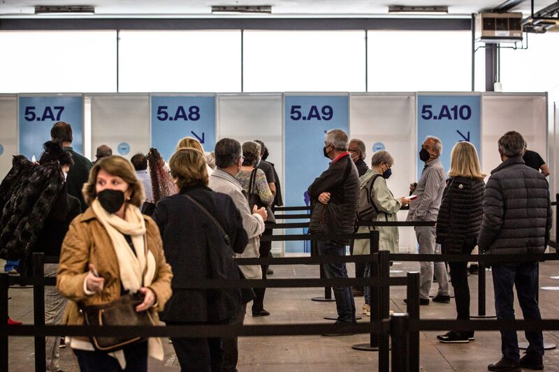 Apesar dos sinais da mudança de comportamento da pandemia, especialistas em saúde pedem cautela Apesar dos sinais da mudança de comportamento da pandemia, especialistas em saúde pedem cautela