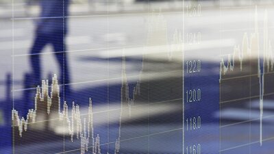 Ibovespa abre a semana do Copom no vermelho e dólar opera acima dos R$ 5,00 Ibovespa abre a semana do Copom no vermelho e dólar opera acima dos R$ 5,00