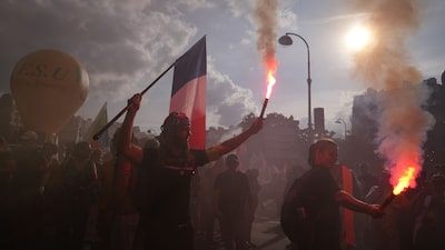 Surgen actos de violencia en Francia ante las protestas nacionales de los chalecos amarillos y de los estudiantes Surgen actos de violencia en Francia ante las protestas nacionales de los chalecos amarillos y de los estudiantes