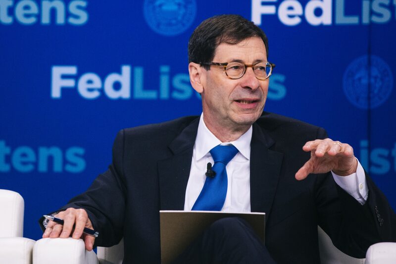 Maurice Obstfeld, profesor de la Universidad de California Berkeley, habla durante la Conferencia de Estrategia de Política Monetaria, Herramientas y Prácticas de Comunicación en Chicago. Maurice Obstfeld, profesor de la Universidad de California Berkeley, habla durante la Conferencia de Estrategia de Política Monetaria, Herramientas y Prácticas de Comunicación en Chicago.