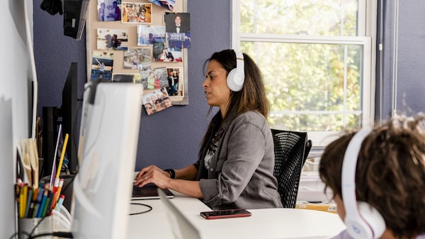 Mujeres de EE.UU. ganan ahora tanto o más que hombres en la mitad de matrimonios Mujeres de EE.UU. ganan ahora tanto o más que hombres en la mitad de matrimonios