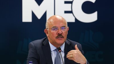 Ministro da Educação é demitido em meio a acusações de tráfico de influência Ministro da Educação é demitido em meio a acusações de tráfico de influência
