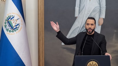 Bukele inscribe su precandidatura para un tercer mandato: podría sumar 14 años en el poder Bukele inscribe su precandidatura para un tercer mandato: podría sumar 14 años en el poder