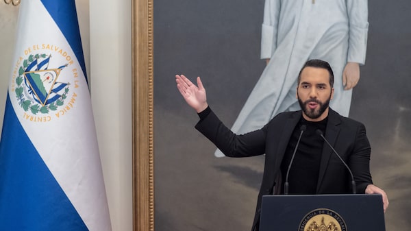 Bukele inscribe su precandidatura para un tercer mandato: podría sumar 14 años en el poder Bukele inscribe su precandidatura para un tercer mandato: podría sumar 14 años en el poder