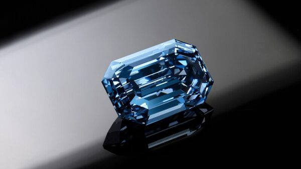 De Beers 15-Carat Blue Diamond Sold for $58 Million at Sotheby’s De Beers 15-Carat Blue Diamond Sold for $58 Million at Sotheby’s