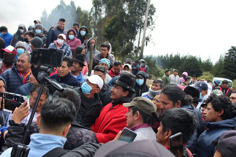 El presidente de la Conaie, Leonidas Iza (rojo), advirtió hoy que no depondrán la medida mientras el Gobierno no acceda a sus pedidos., El presidente de la Conaie, Leonidas Iza (rojo), advirtió hoy que no depondrán la medida mientras el Gobierno no acceda a sus pedidos.,