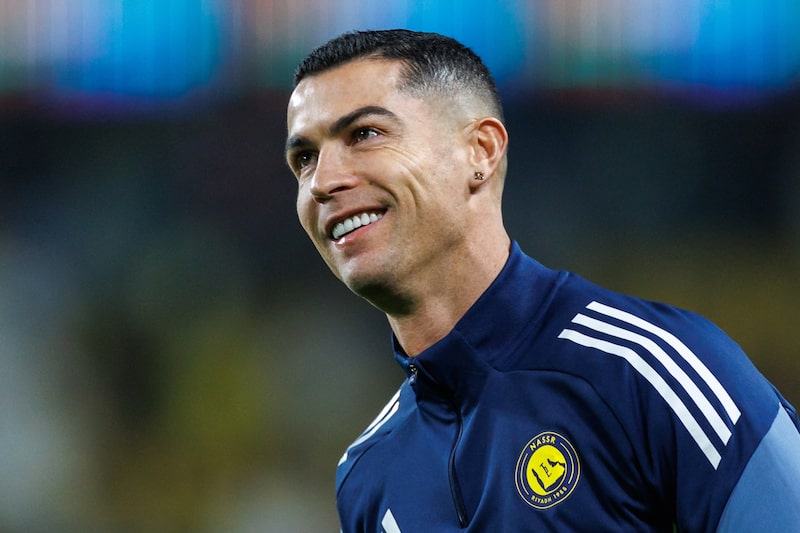 Ronaldo, que atualmente mora na Arábia Saudita, tem um patrimônio líquido de cerca de US$ 1,4 bilhão, de acordo com o Bloomberg Billionaires Index Ronaldo, que atualmente mora na Arábia Saudita, tem um patrimônio líquido de cerca de US$ 1,4 bilhão, de acordo com o Bloomberg Billionaires Index