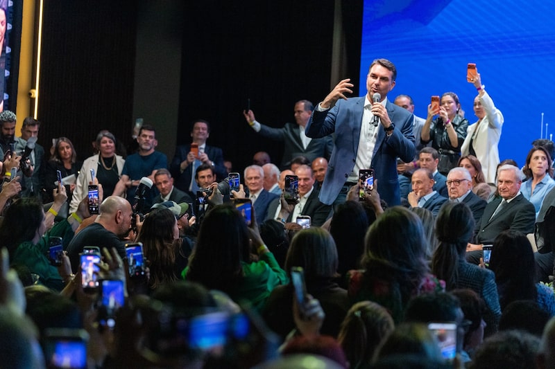 Setor privado busca influenciar equipe econômica de Flávio Bolsonaro após eleição (Foto: Tuane Fernandes/Bloomberg) Setor privado busca influenciar equipe econômica de Flávio Bolsonaro após eleição (Foto: Tuane Fernandes/Bloomberg)