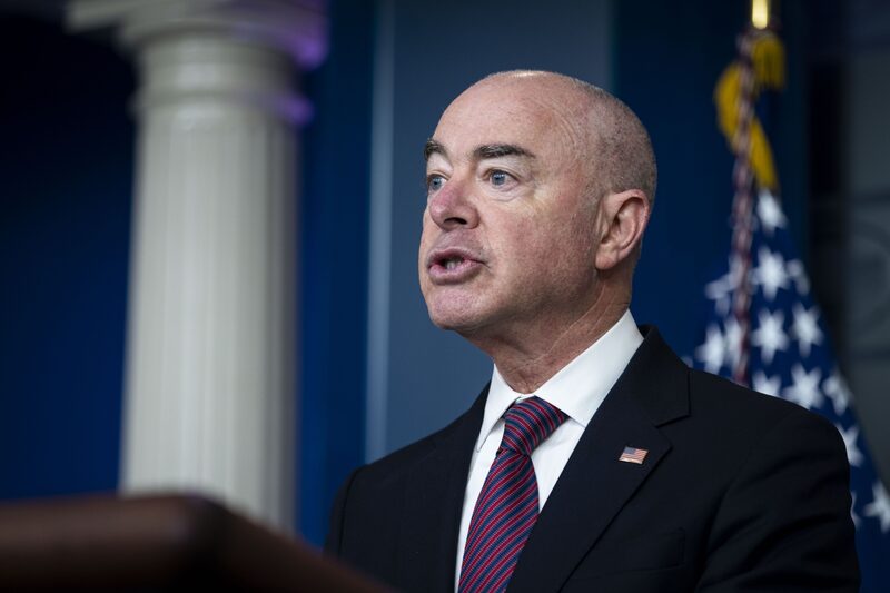 Alejandro Mayorkas, secretario del Departamento de Seguridad Nacional de Estados Unidos, habla durante una conferencia de prensa en la Sala de Prensa James S. Brady en la Casa Blanca en Washington, D.C., Estados Unidos, el viernes 24 de septiembre de 2021. Alejandro Mayorkas, secretario del Departamento de Seguridad Nacional de Estados Unidos, habla durante una conferencia de prensa en la Sala de Prensa James S. Brady en la Casa Blanca en Washington, D.C., Estados Unidos, el viernes 24 de septiembre de 2021.