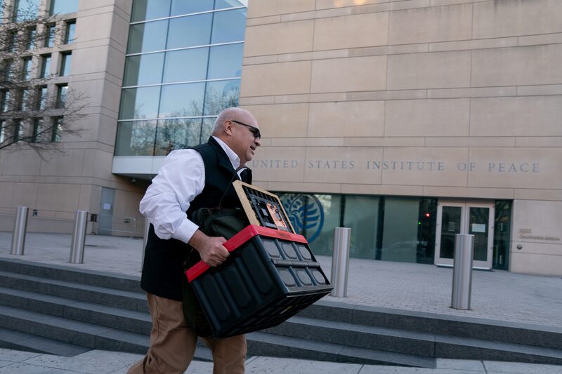 Aunque es habitual ver un “ligero repunte” en la búsqueda de empleo entre los empleados federales tras la toma de posesión de un nuevo presidente, “el reciente repunte en la actividad de búsqueda de empleo no tiene precedentes”. Aunque es habitual ver un “ligero repunte” en la búsqueda de empleo entre los empleados federales tras la toma de posesión de un nuevo presidente, “el reciente repunte en la actividad de búsqueda de empleo no tiene precedentes”.