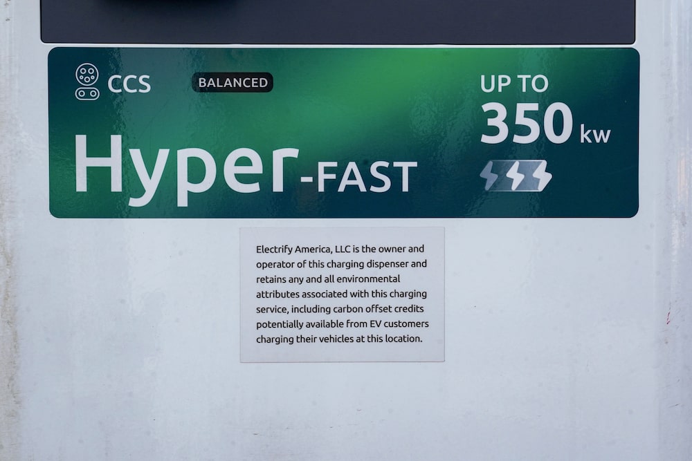 La señalización de una unidad en la estación de carga de batería para VE indica la velocidad de hasta 350kW. Fotógrafa: Mergan Vamer/Bloomberg La señalización de una unidad en la estación de carga de batería para VE indica la velocidad de hasta 350kW. Fotógrafa: Mergan Vamer/Bloomberg