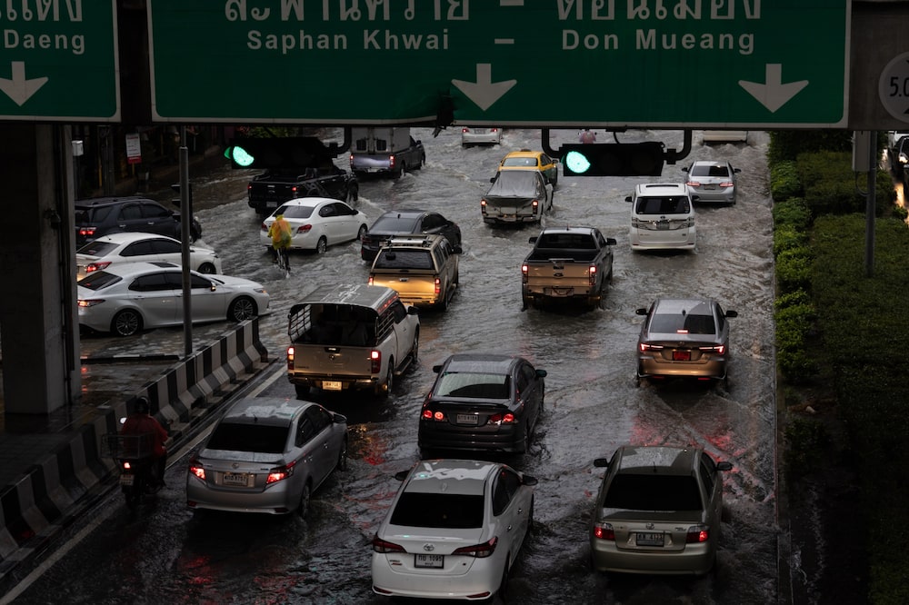 Vehículos en el tráfico tras un aguacero torrencial e inundaciones en Bangkok, Tailandia, en 2022. Fotógrafo: Luke Duggleby/Bloomberg Vehículos en el tráfico tras un aguacero torrencial e inundaciones en Bangkok, Tailandia, en 2022. Fotógrafo: Luke Duggleby/Bloomberg