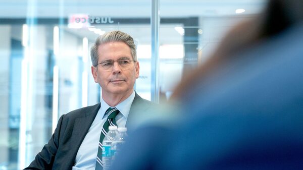 Novo chefe da economia dos EUA foi discípulo de Soros e é chamado de ‘falcão fiscal’ Novo chefe da economia dos EUA foi discípulo de Soros e é chamado de ‘falcão fiscal’