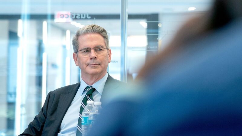 Novo chefe da economia dos EUA foi discípulo de Soros e é chamado de ‘falcão fiscal’ Novo chefe da economia dos EUA foi discípulo de Soros e é chamado de ‘falcão fiscal’